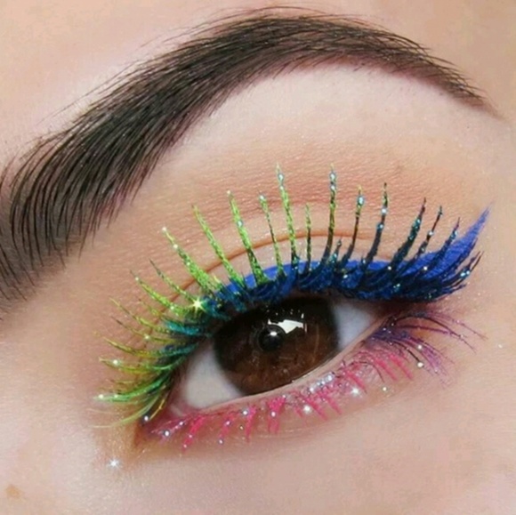 COOL COLORS FOR A MAGICAL MASCARA EXPERIENCE!