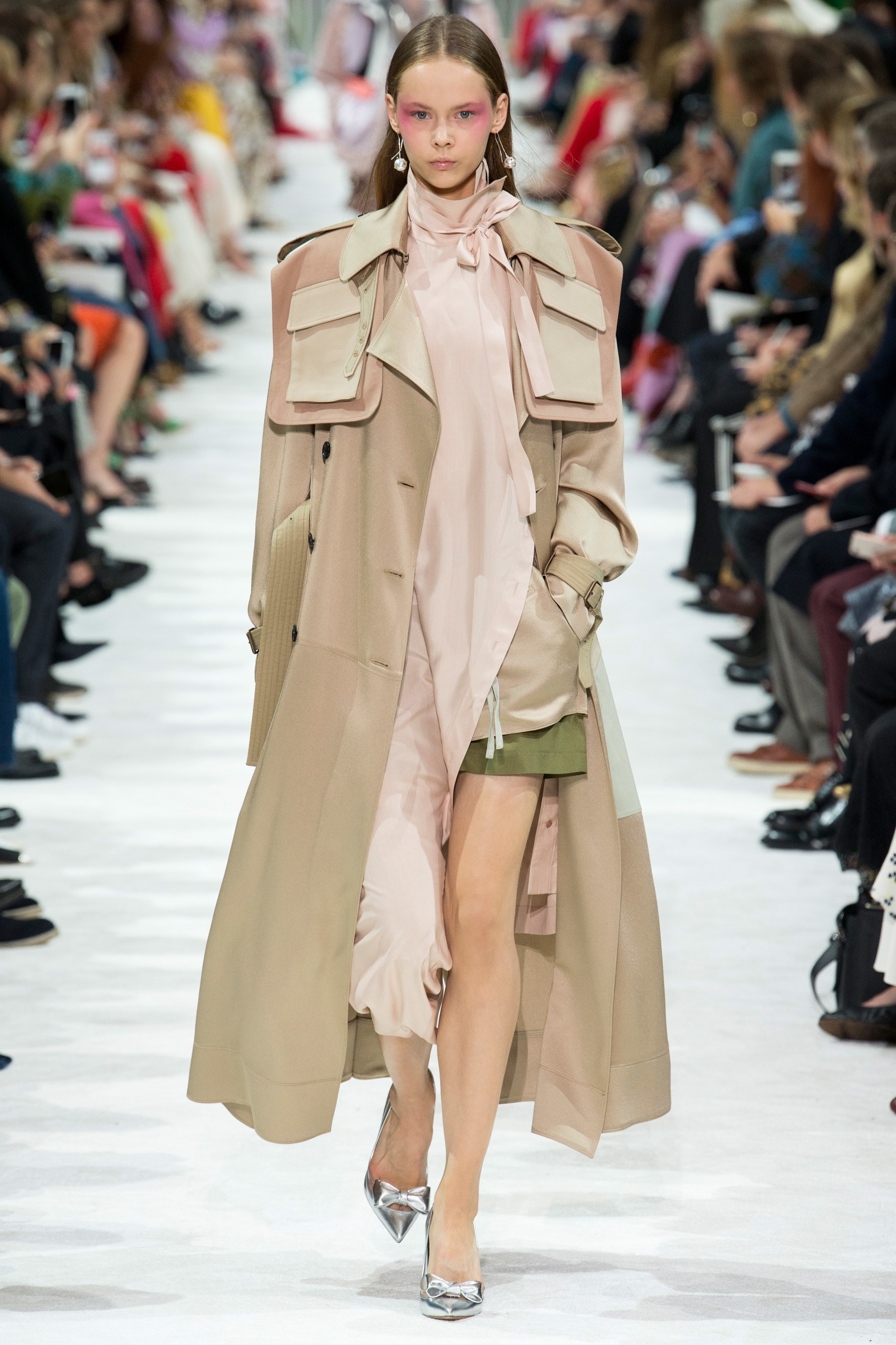 TRENCH COATS KEEP YOU WARM AND DRY WHILE LOOKING FASHIONABLY COOL!