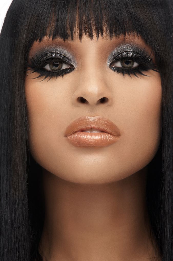 LUSH EYELASHES FOR A LUXURIOUS LOOK!