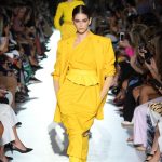 MONOCHROME YELLOW FASHION BRINGS THE CAT’S MEOW TO THE CATWALK!