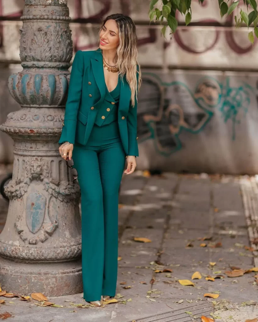 BUSINESS SUITS: OFFICE ATTIRE BOTH BEAUTIFUL AND SUITABLE!