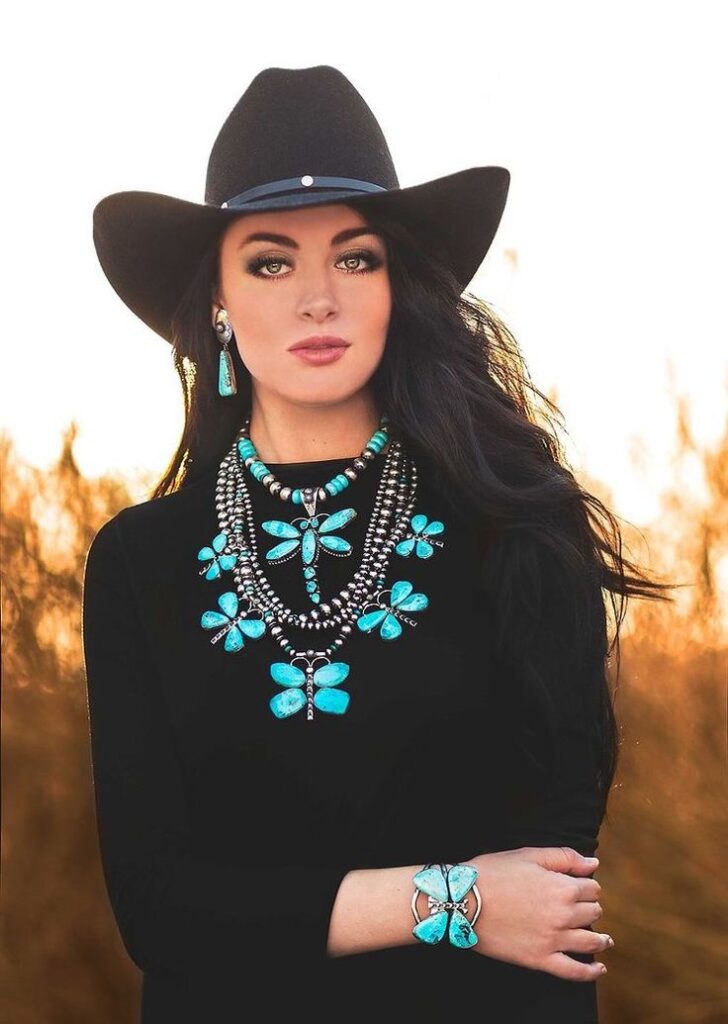 TURQUOISE JEWELRY: SHINY, LUSTROUS, EASY ON THE EYES!